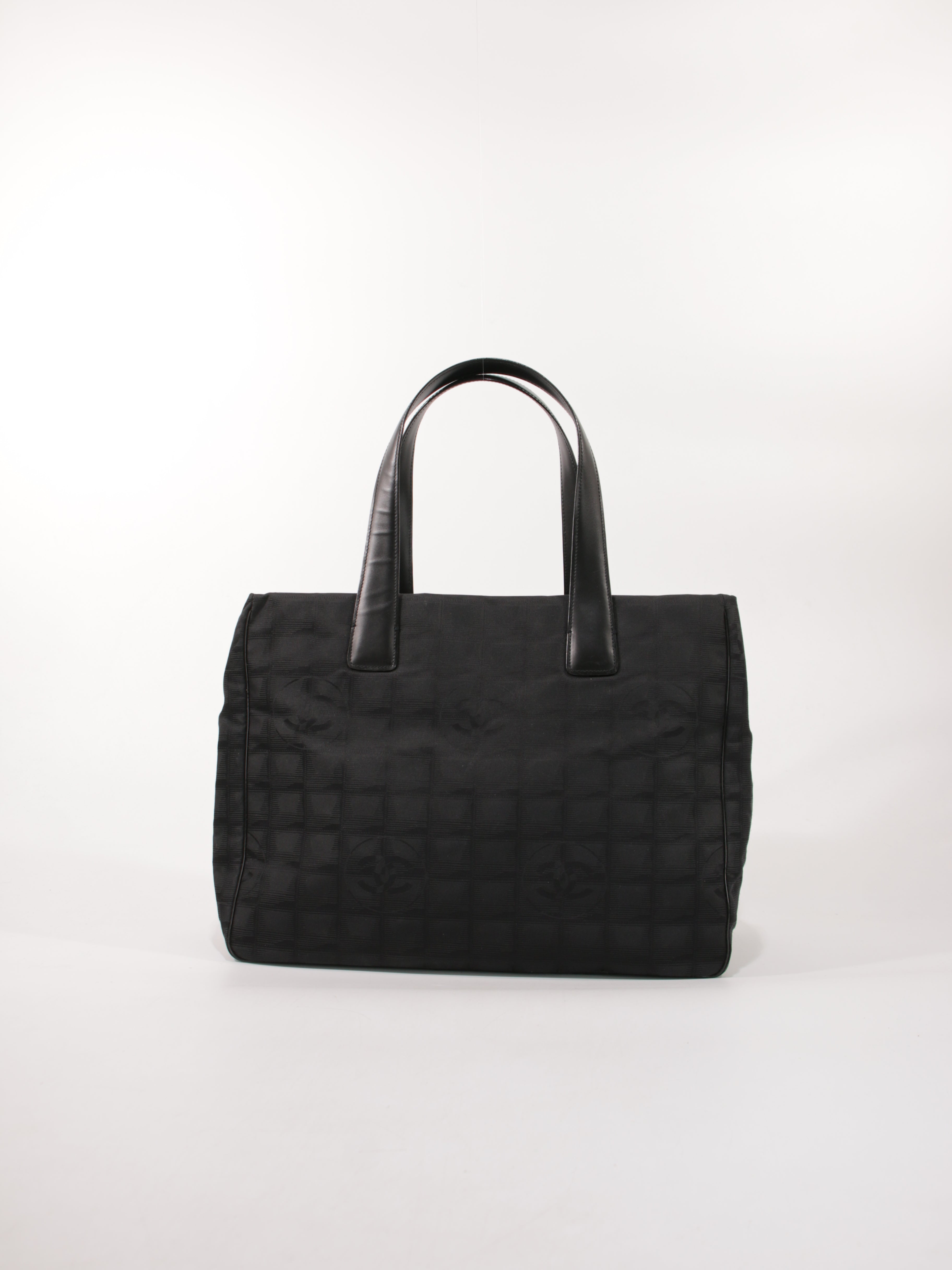 Medium New Travel Line Tote