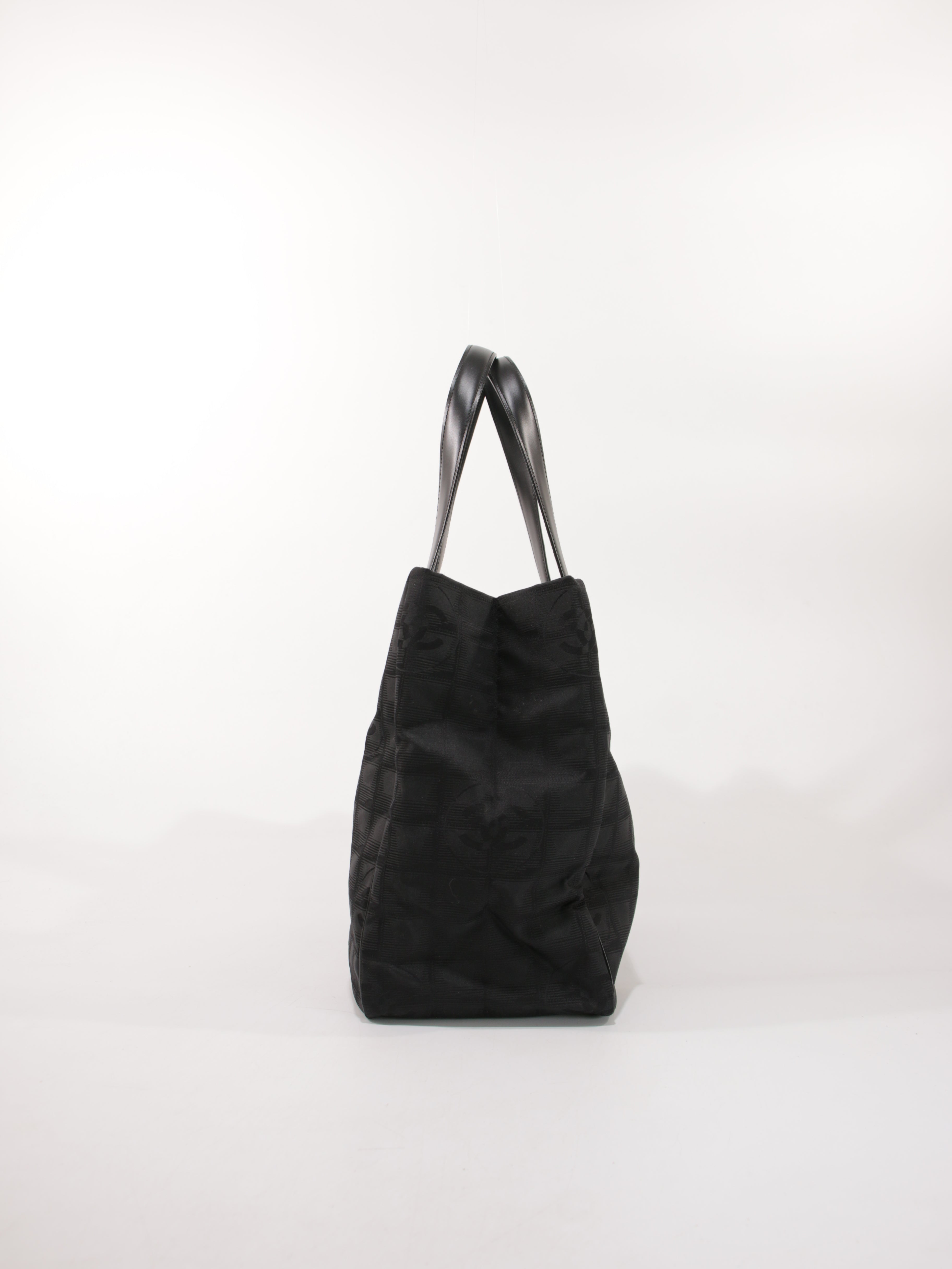 Medium New Travel Line Tote