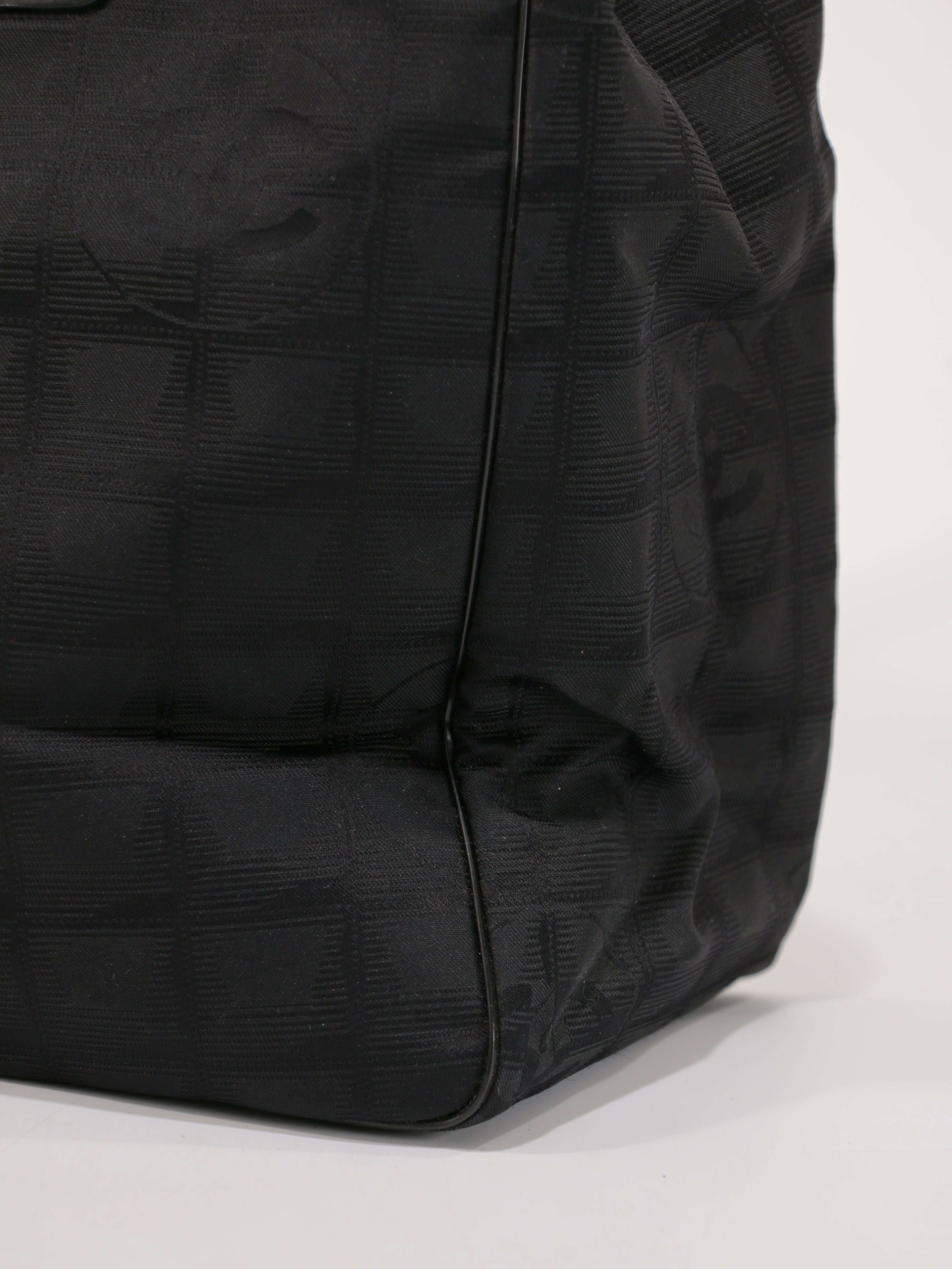 Medium New Travel Line Tote