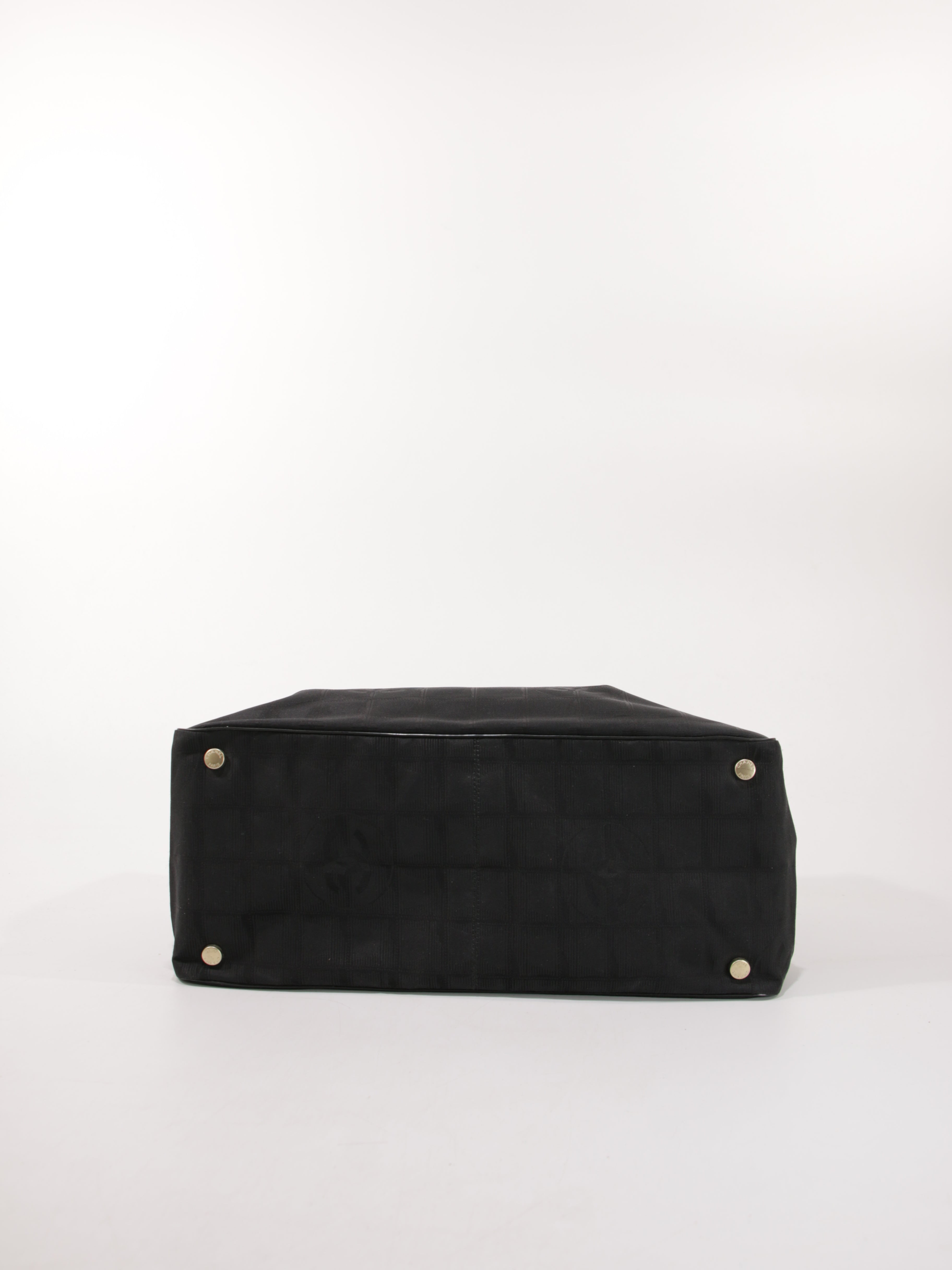 Medium New Travel Line Tote