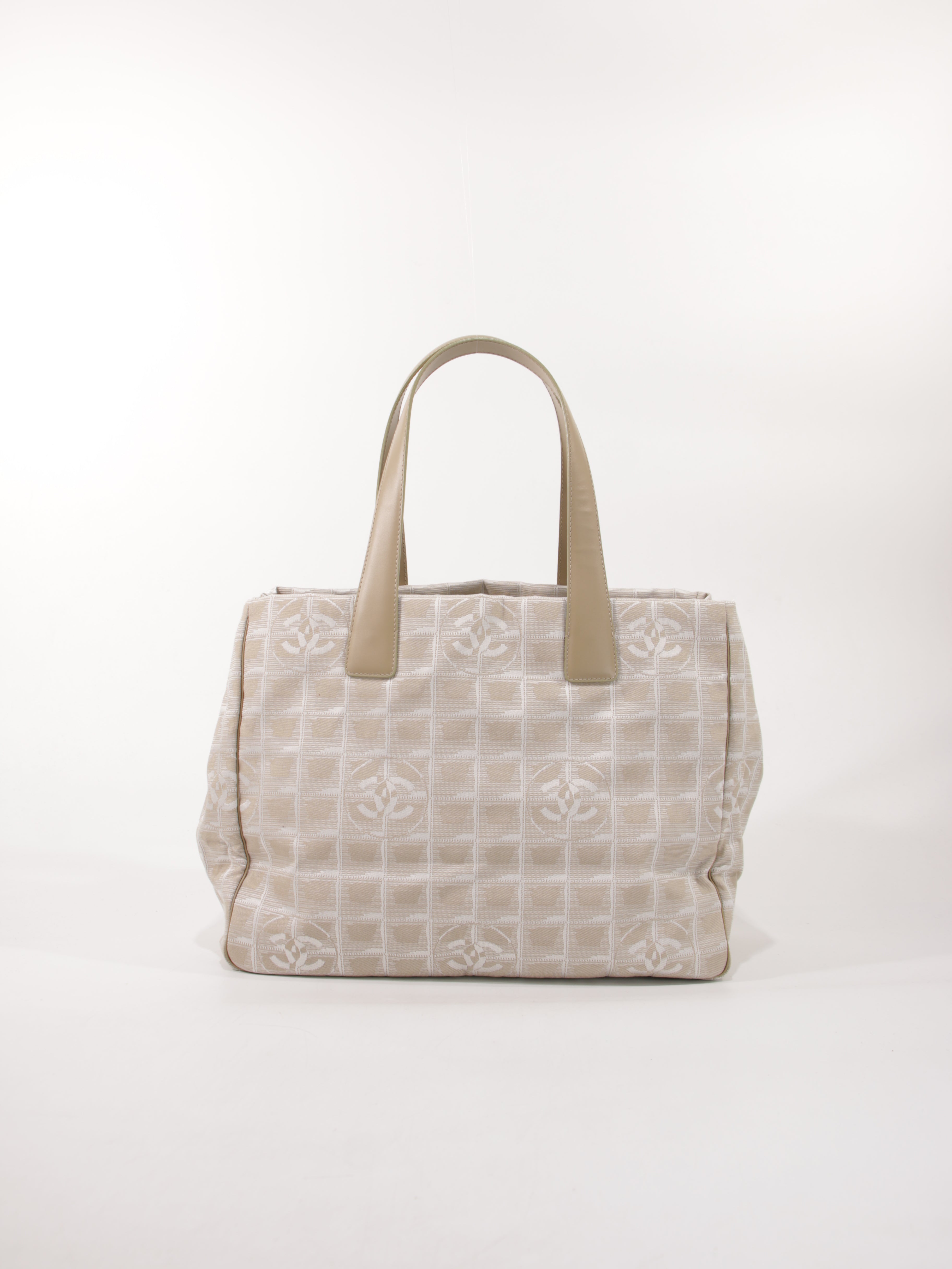 Medium New Travel Line Tote