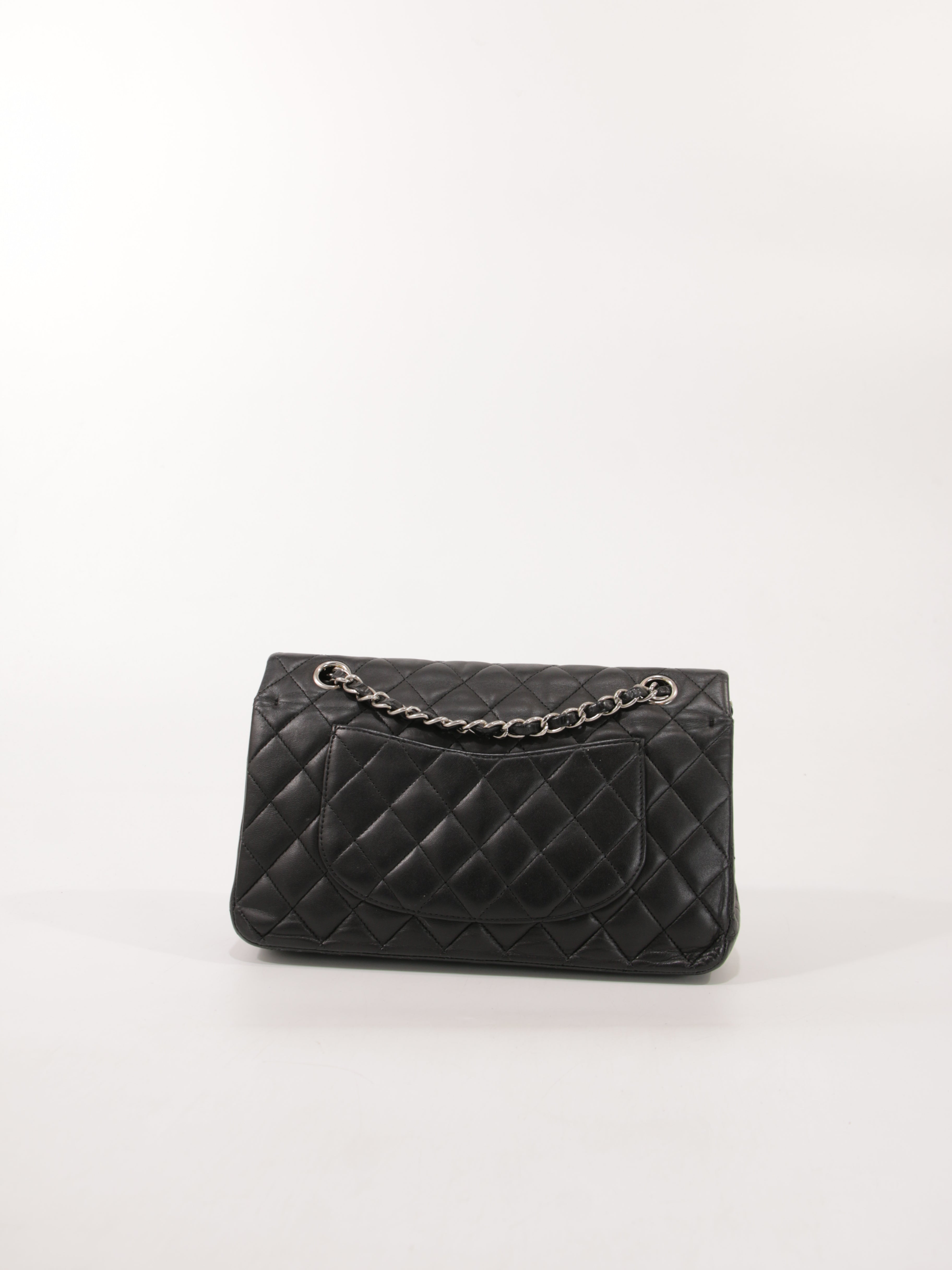 Medium Classic Flap