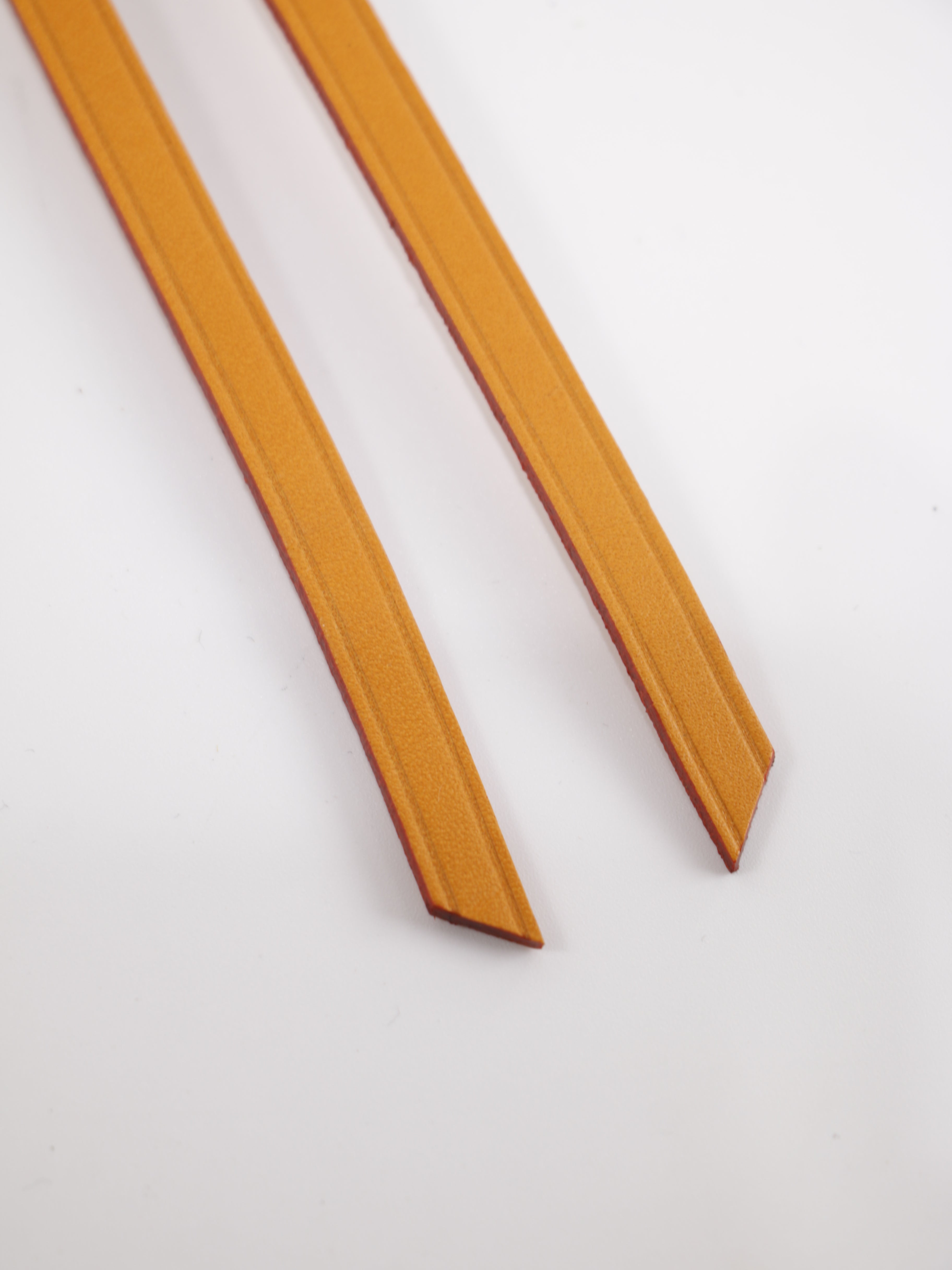 Noé Leather string