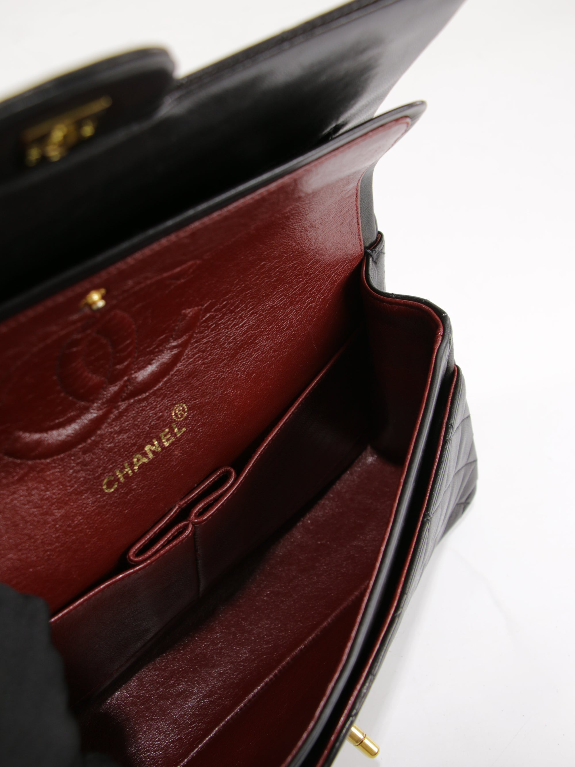 Medium Classic Flap