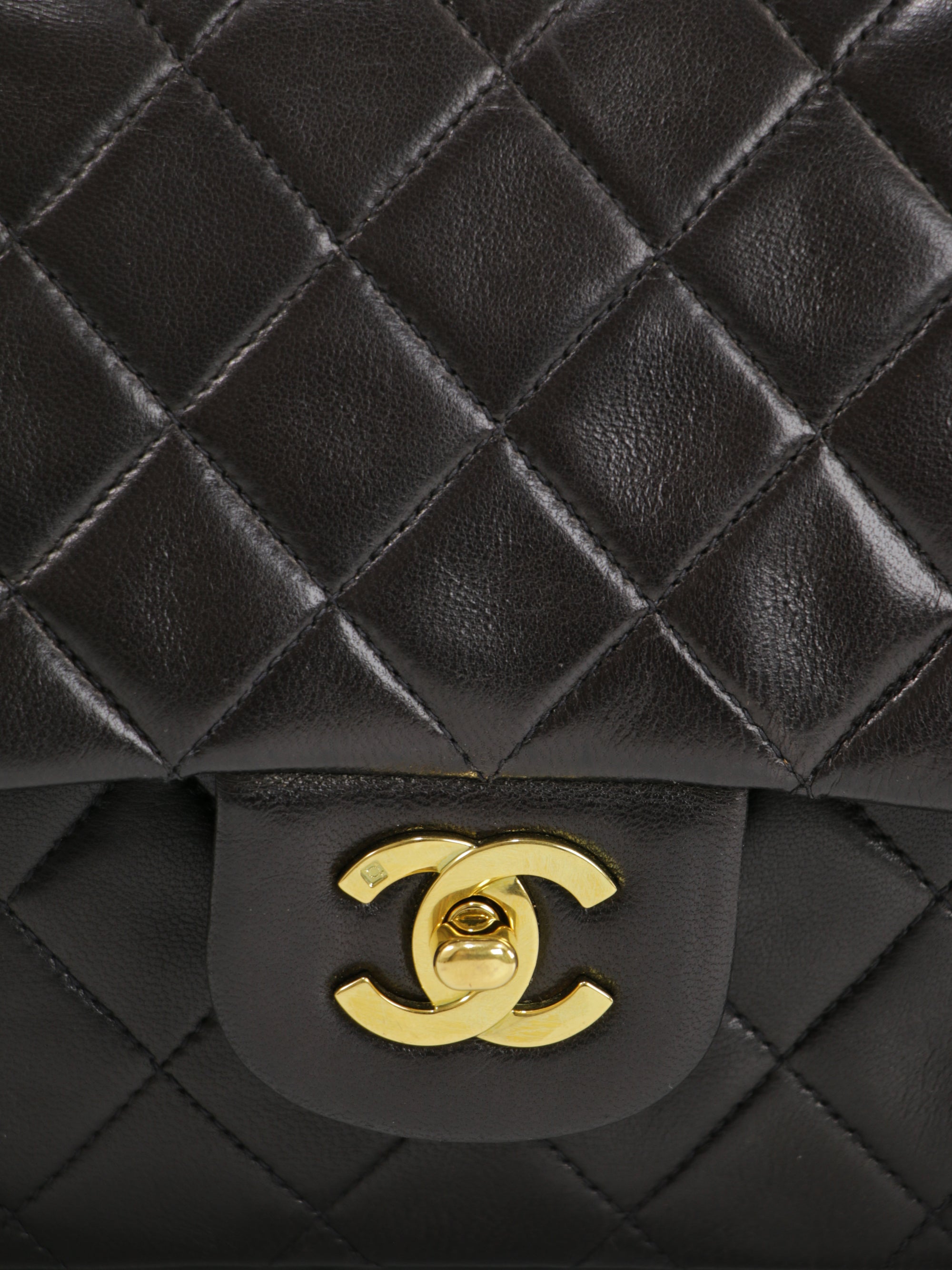 Medium Classic Flap