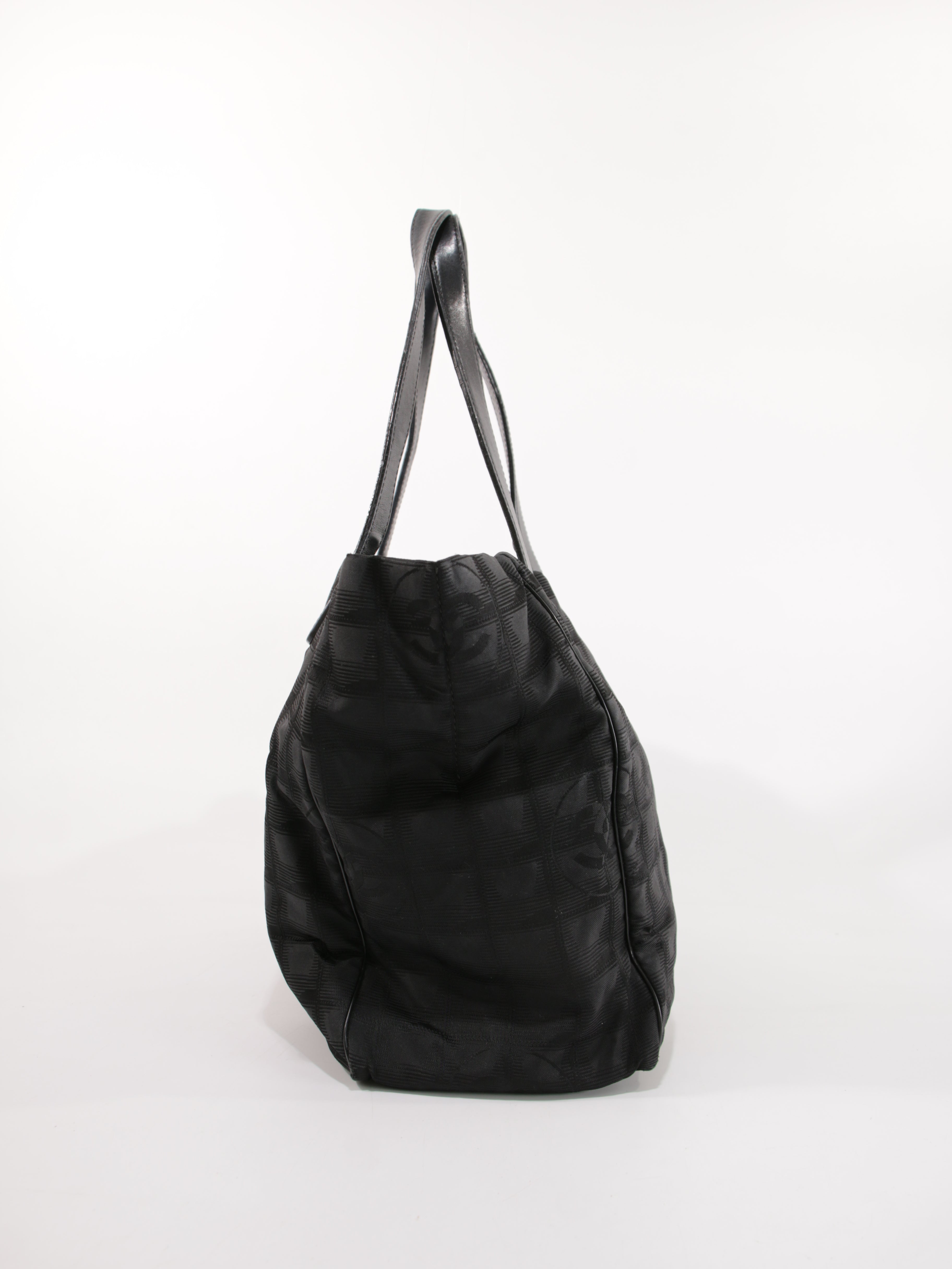 Medium New Travel Line Tote