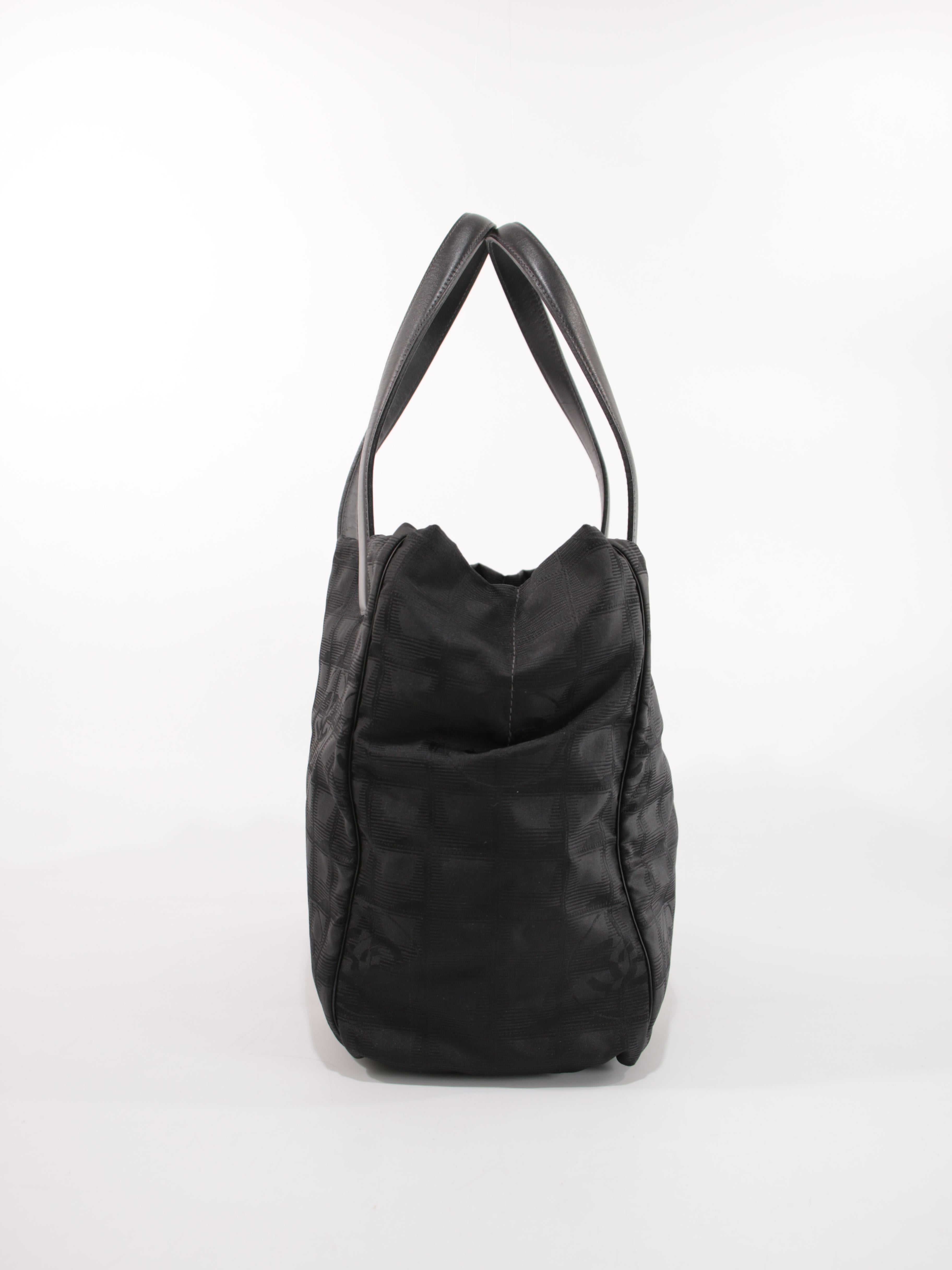 Medium New Travel Line Tote