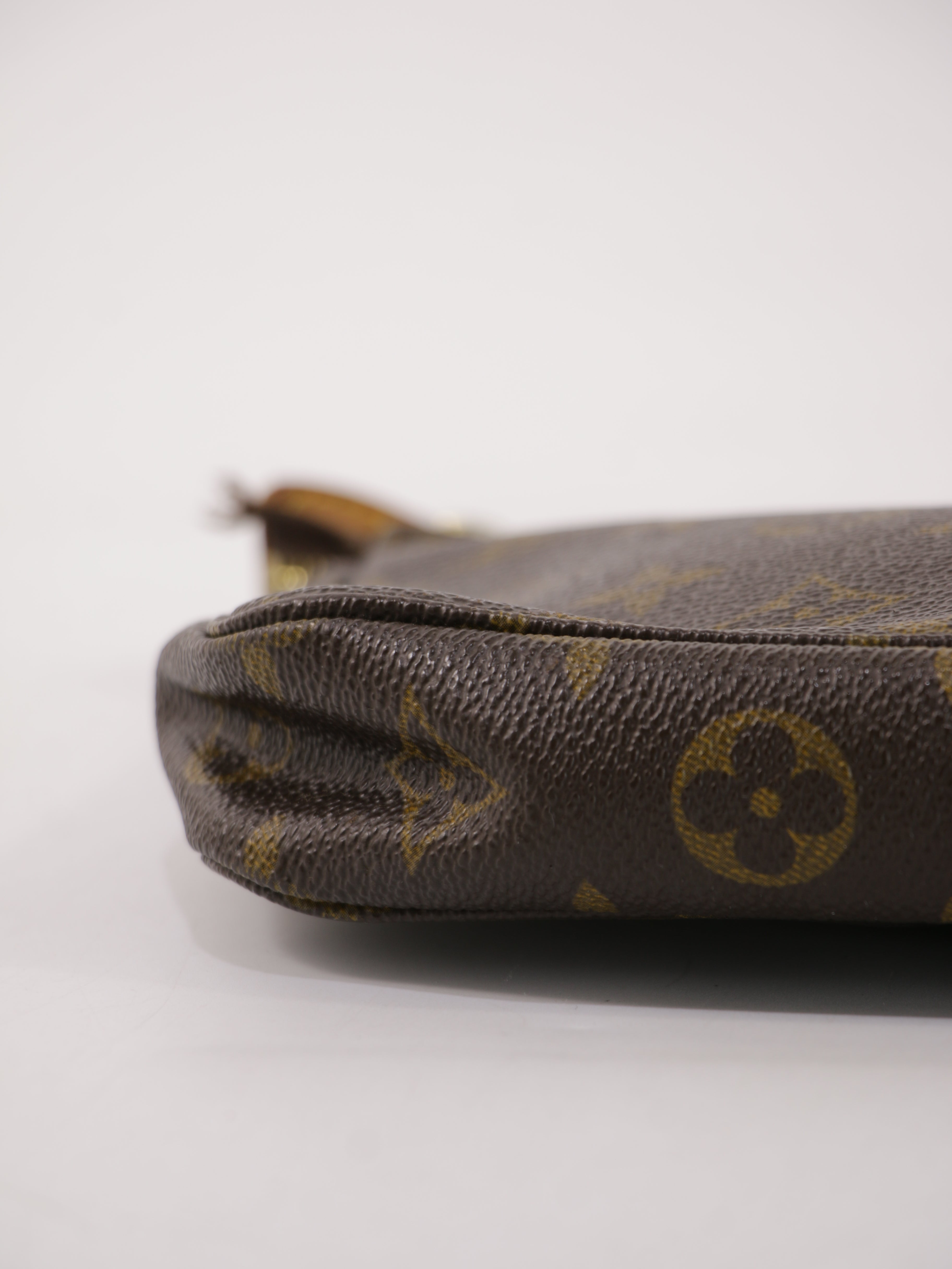 Louis Vuitton Accessories Pochette