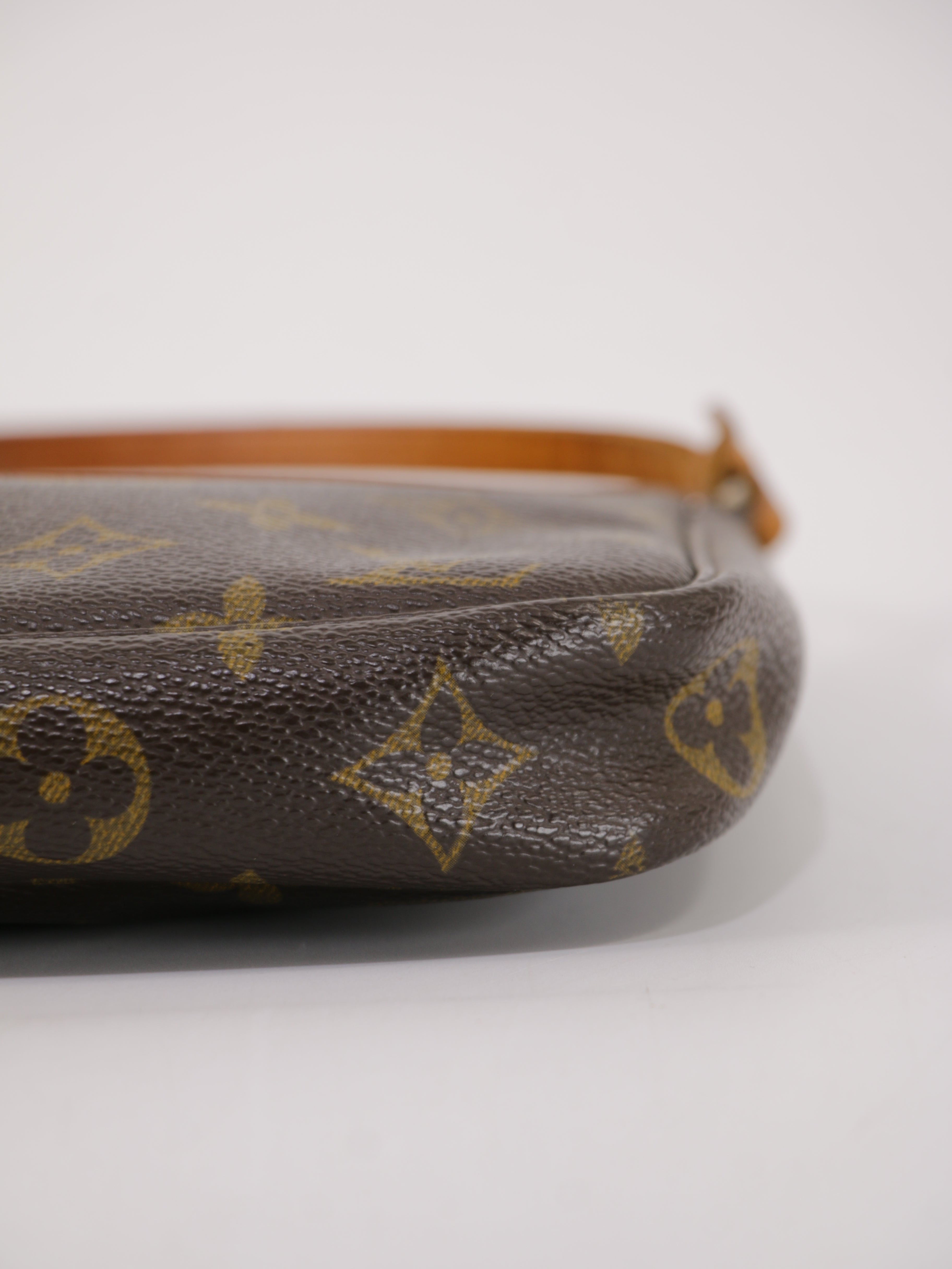 Louis Vuitton Accessories Pochette