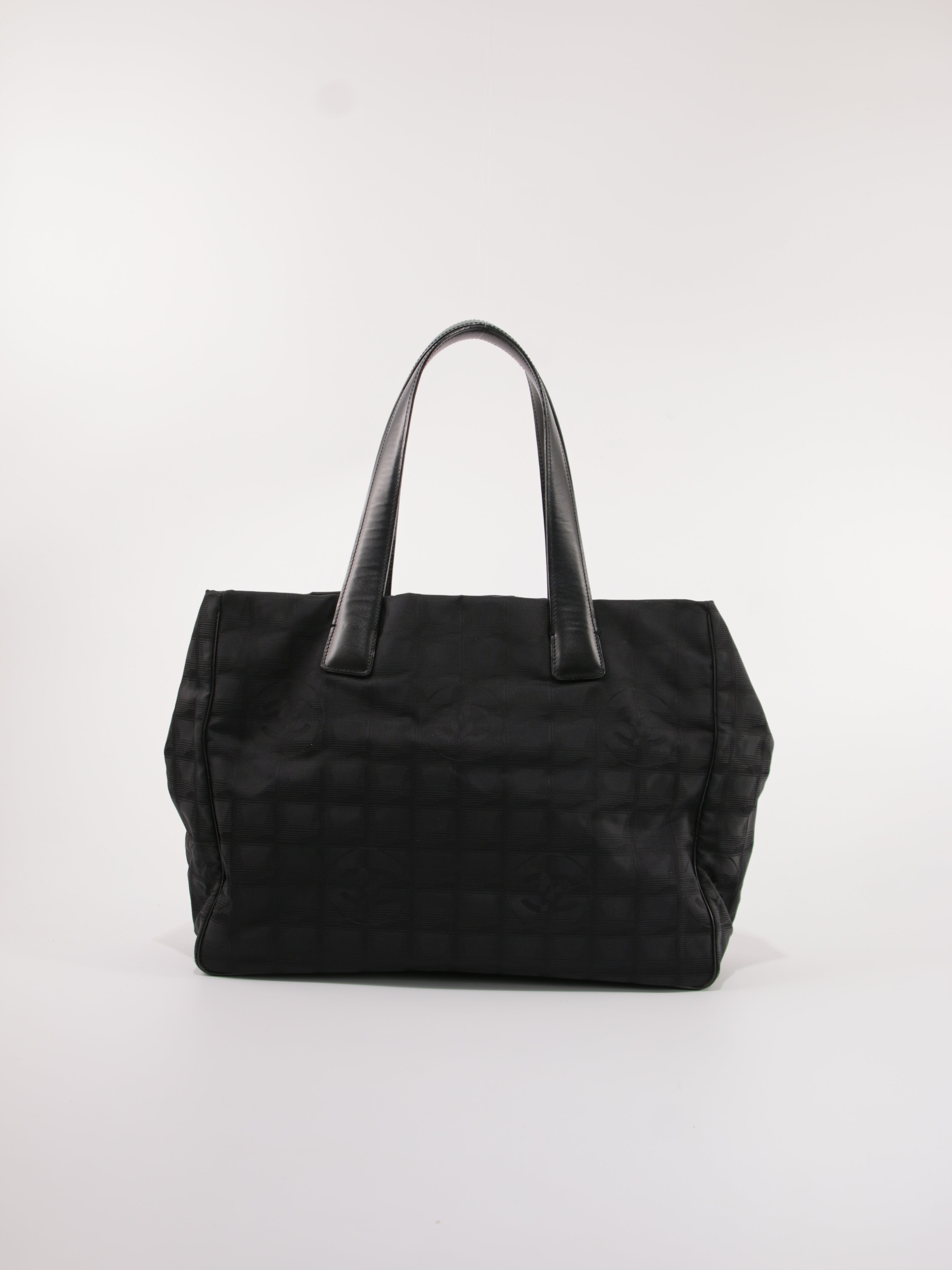 Medium New Travel Line Tote