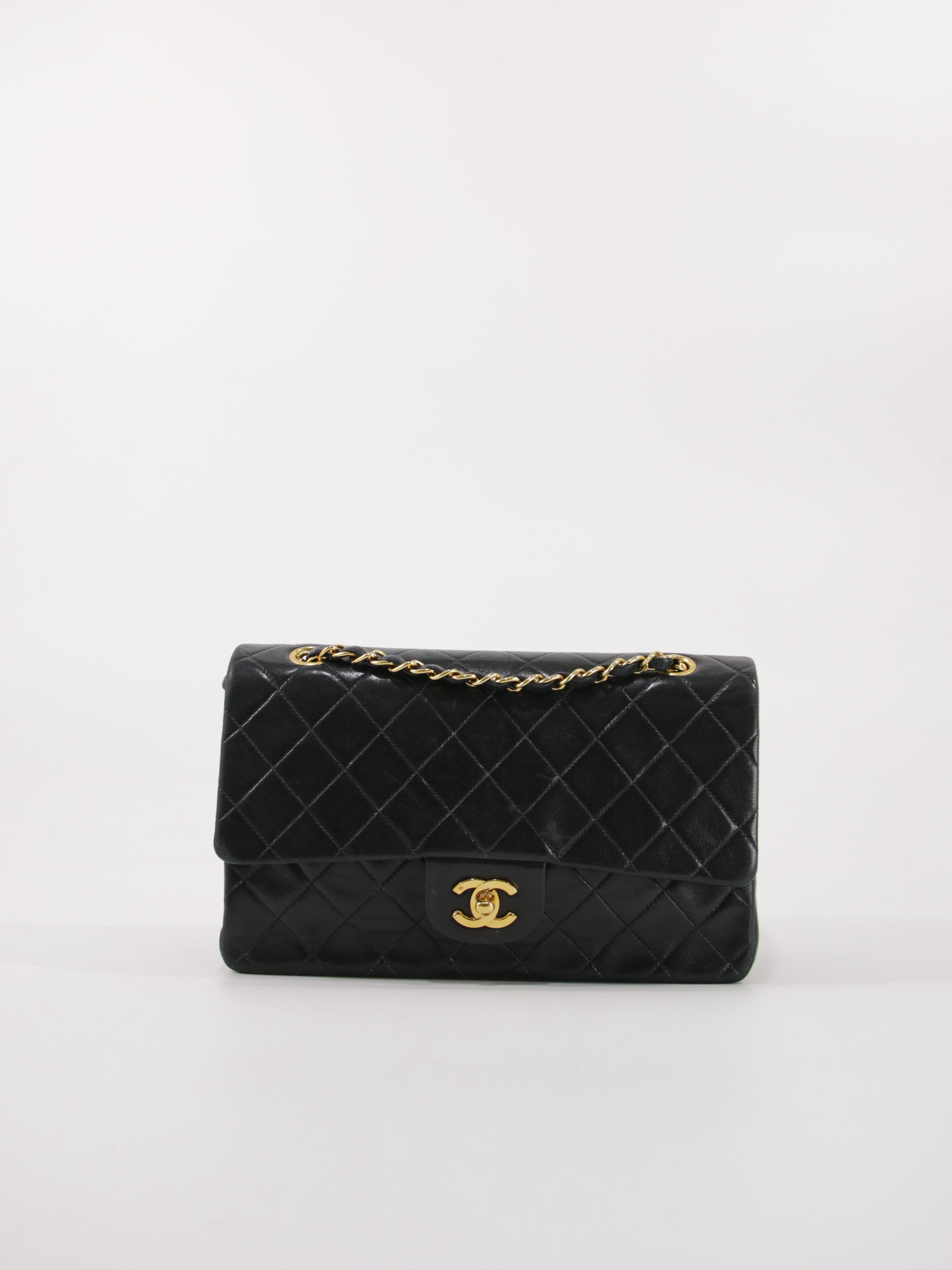 Medium Classic Flap