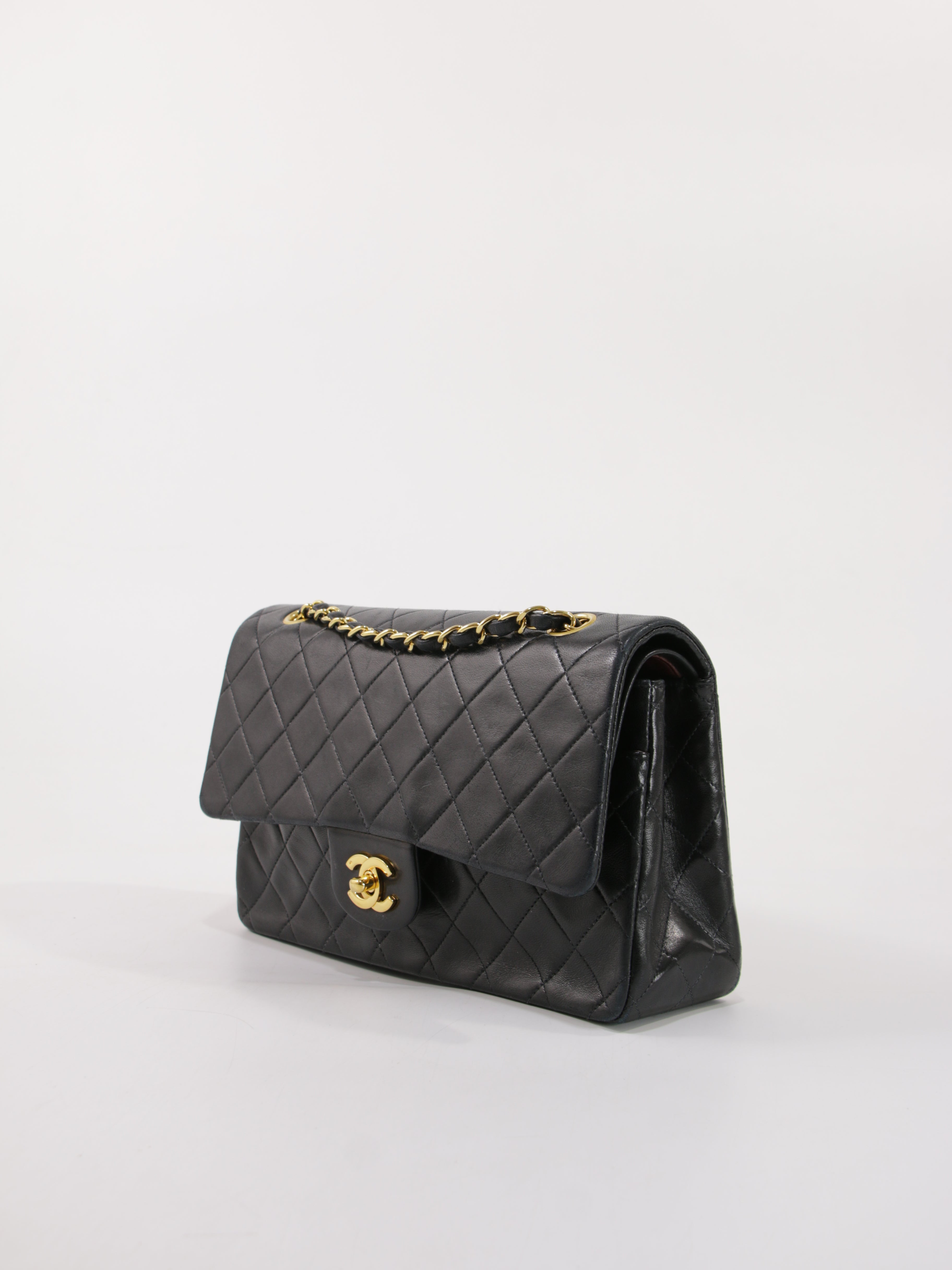 Medium Classic Flap