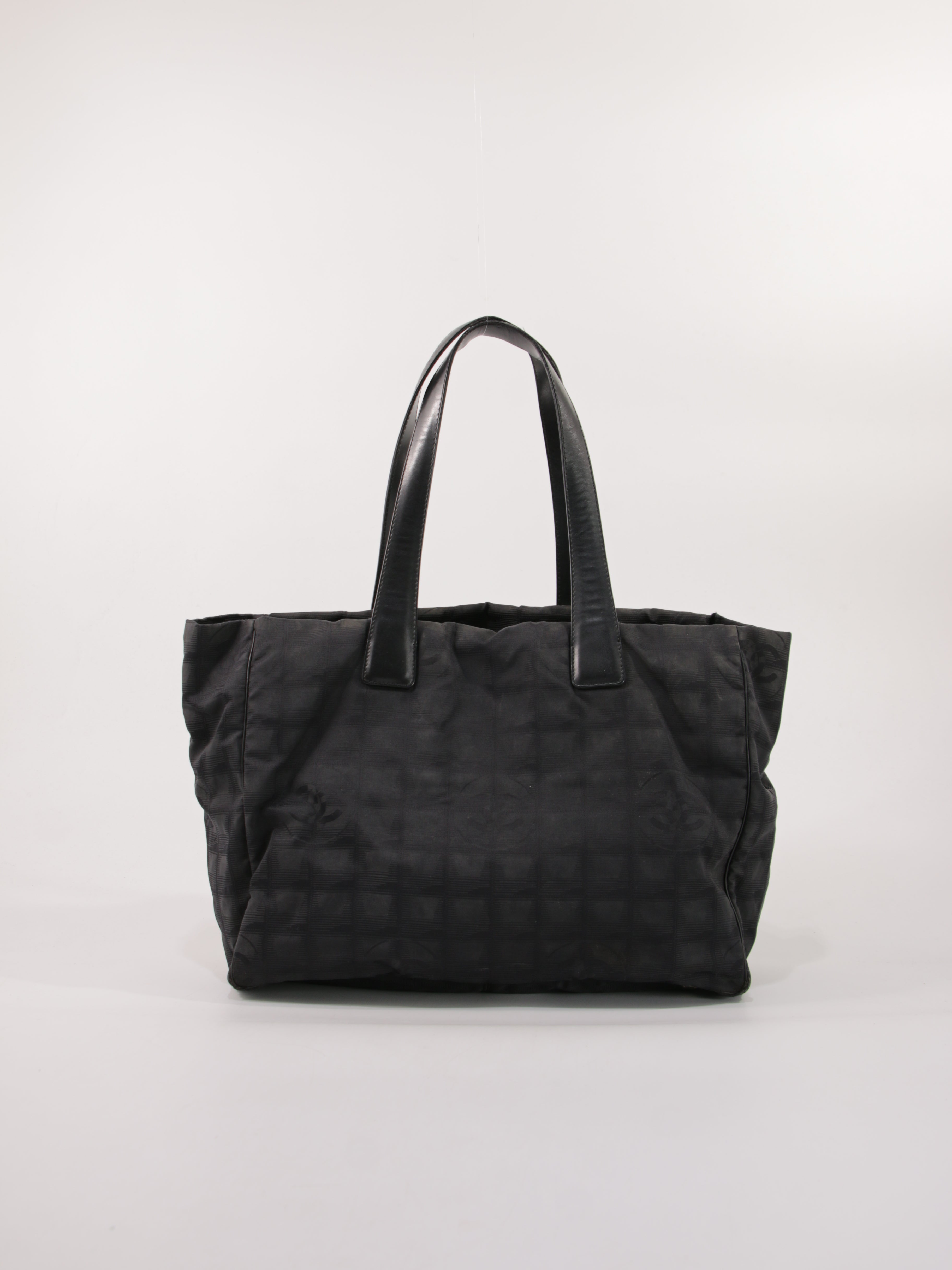 Medium New Travel Line Tote