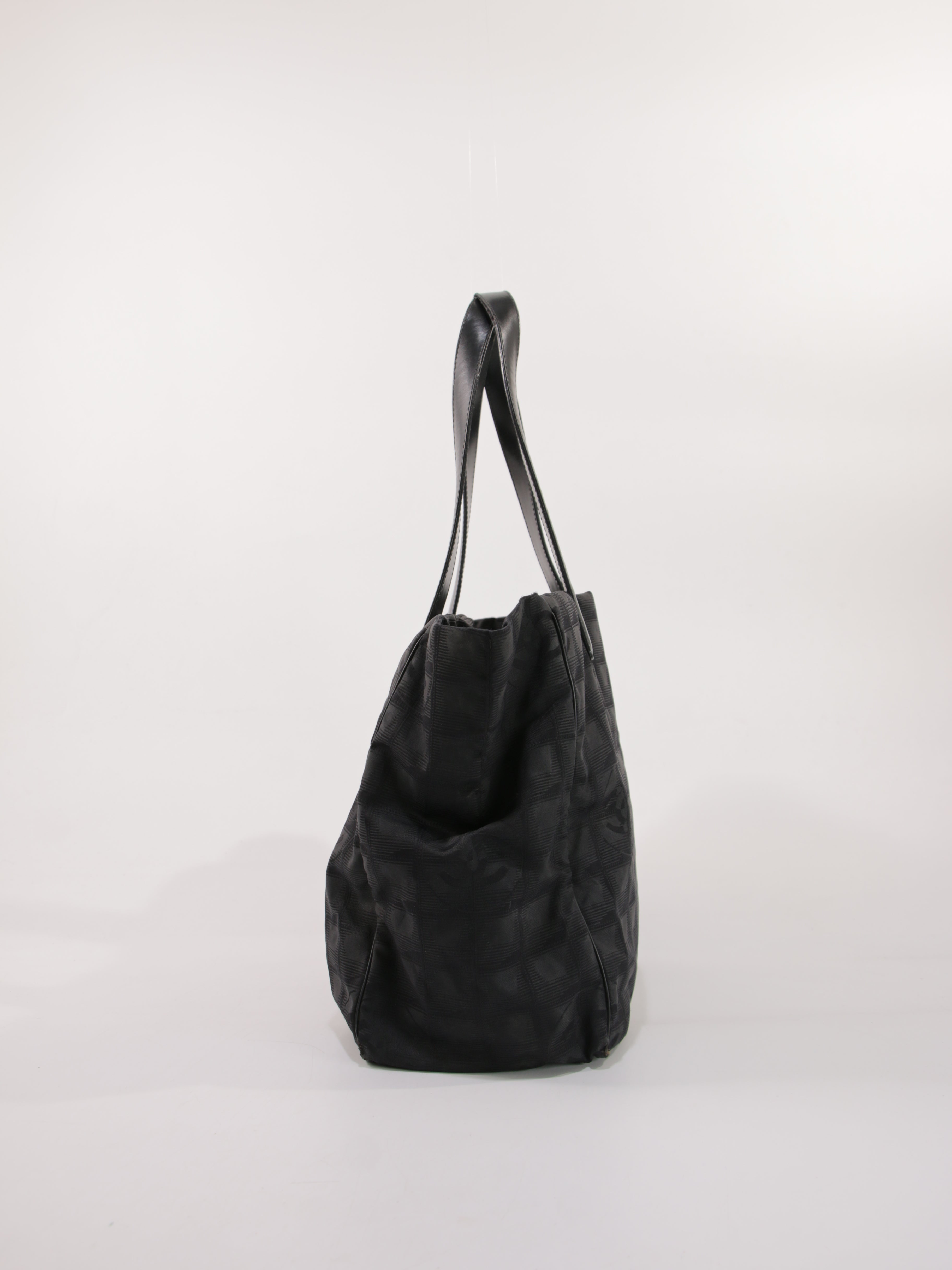 Medium New Travel Line Tote