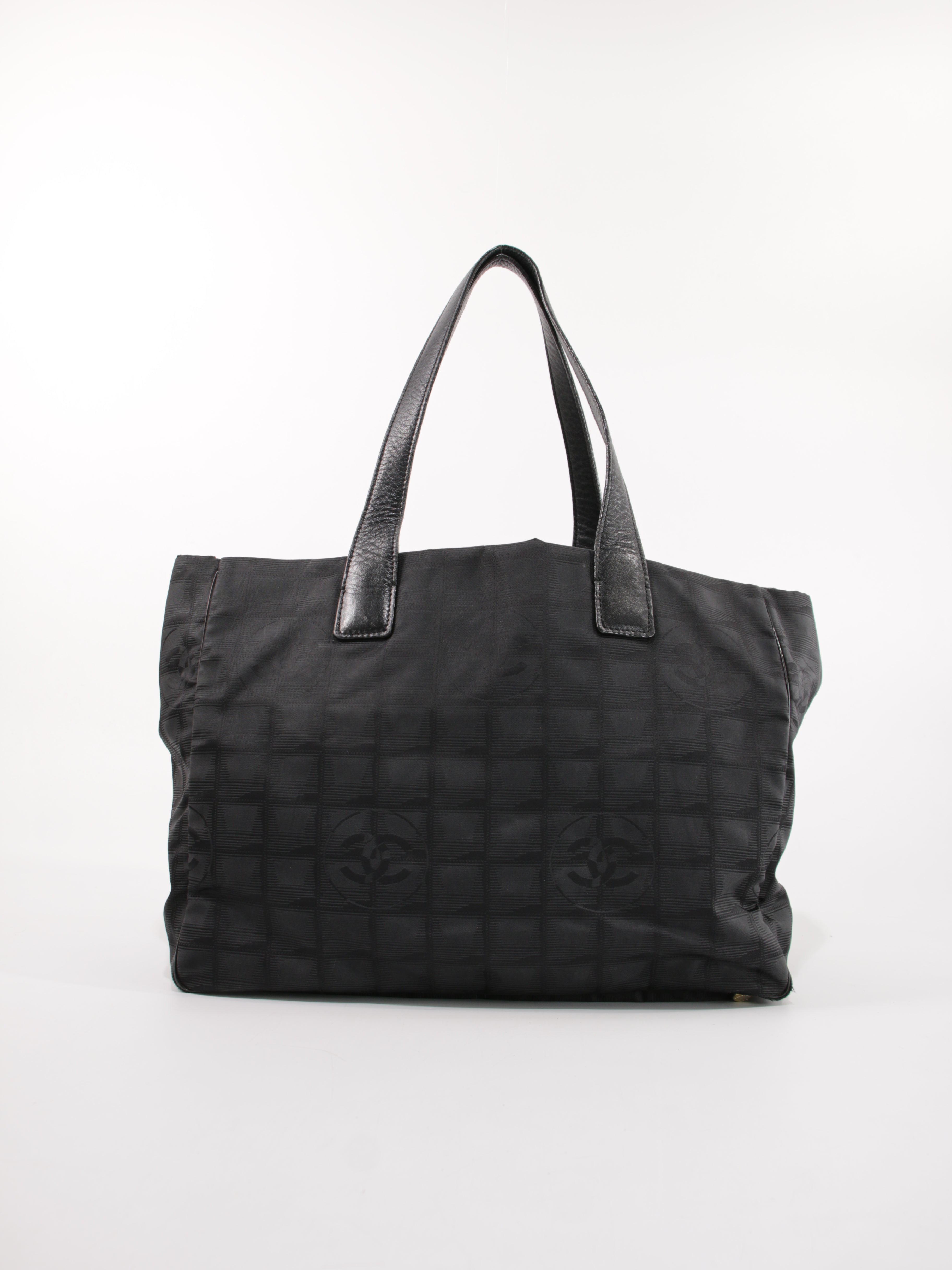 Medium New Travel Line Tote