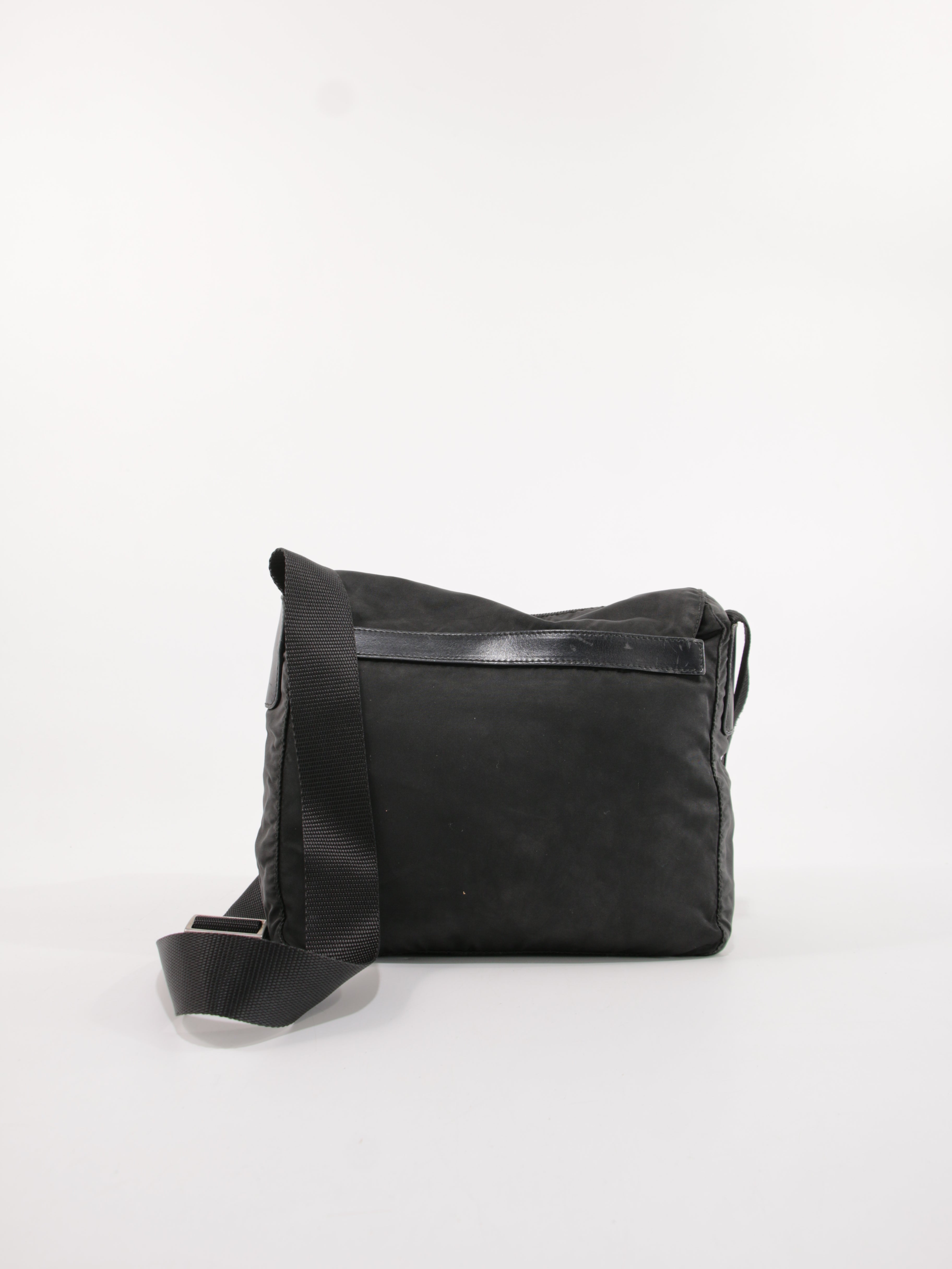 Single Buckle Messenger