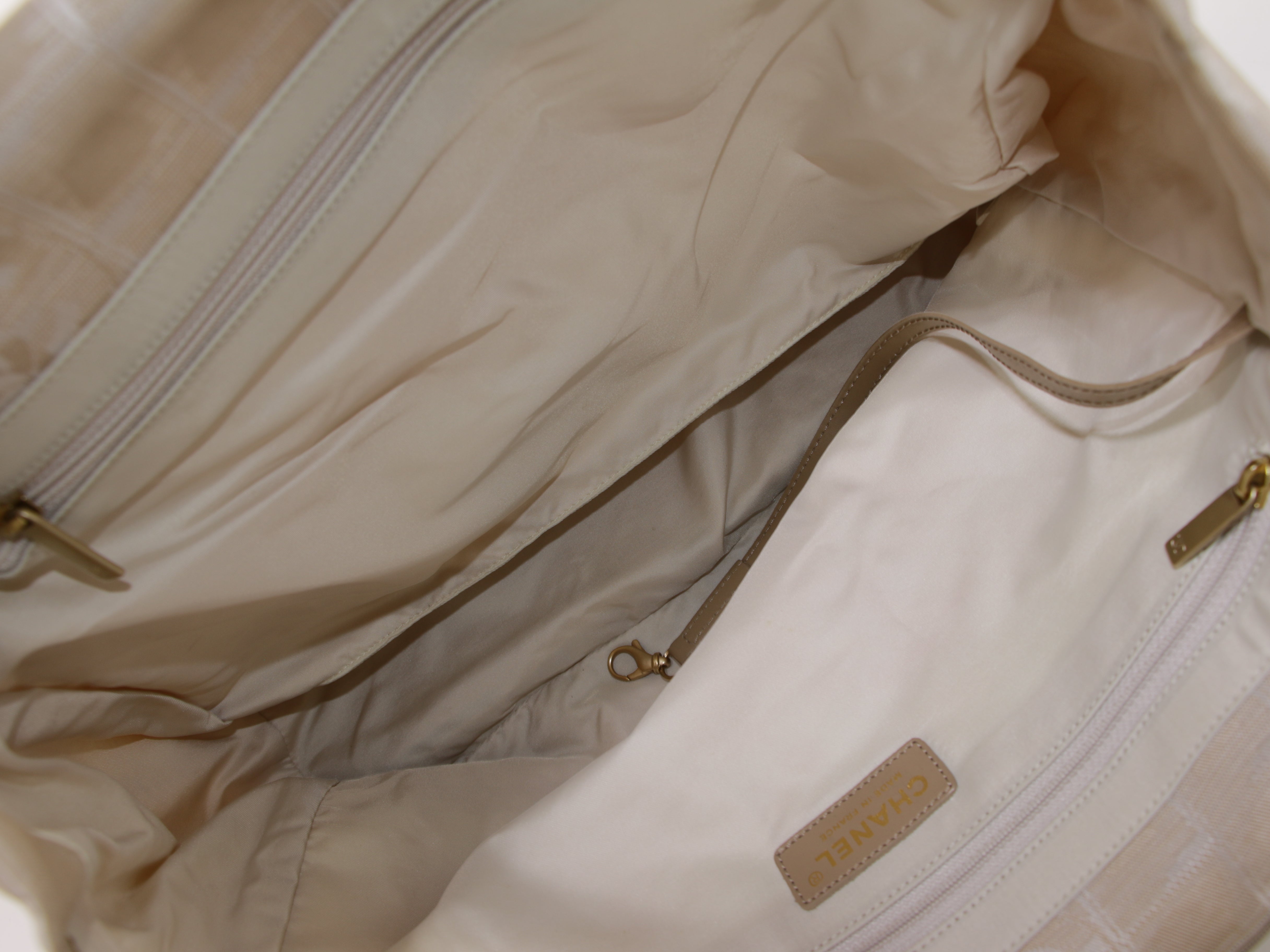 Medium New Travel Line Tote