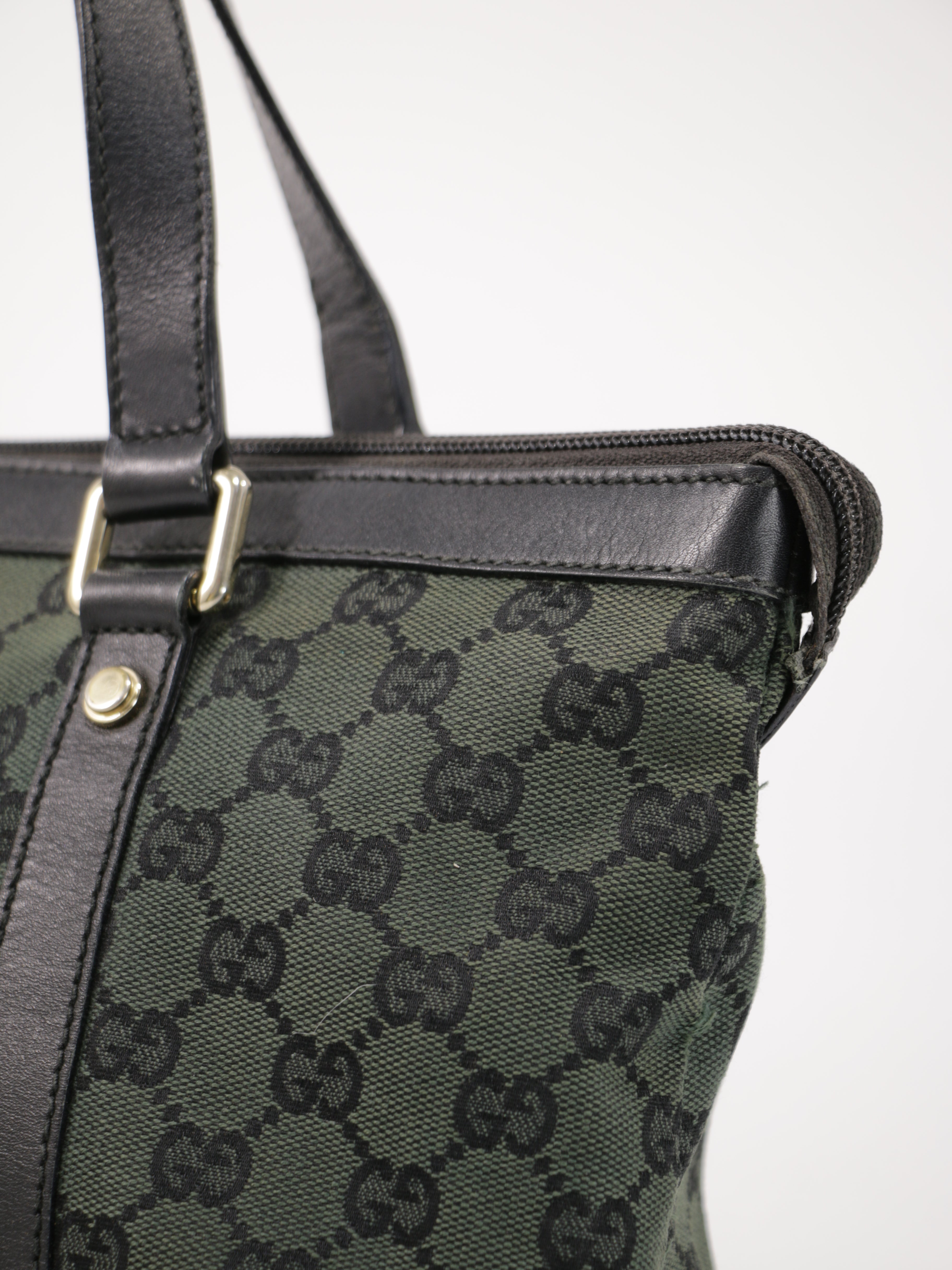 Abbey Zip Tote