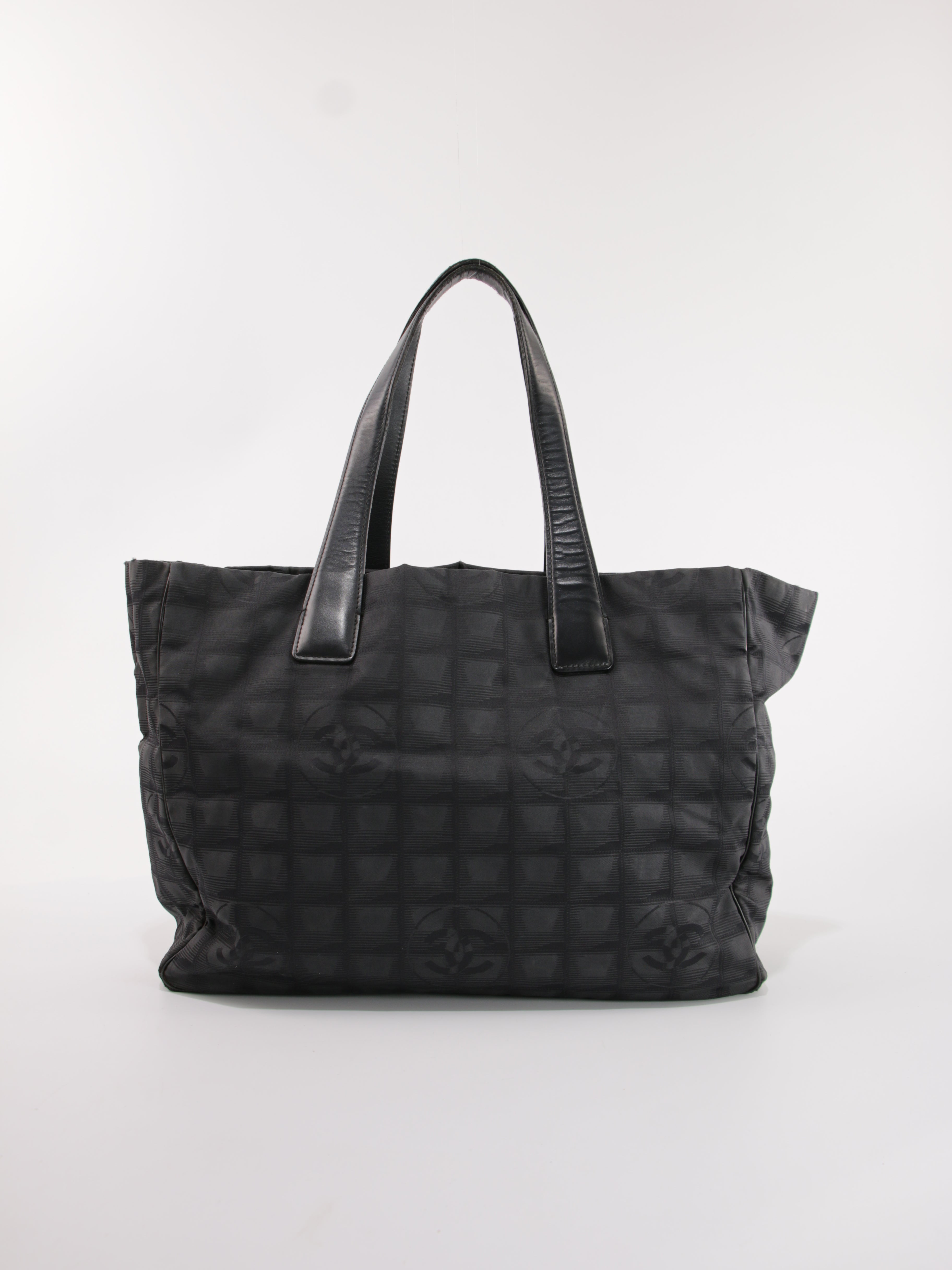 Medium New Travel Line Tote