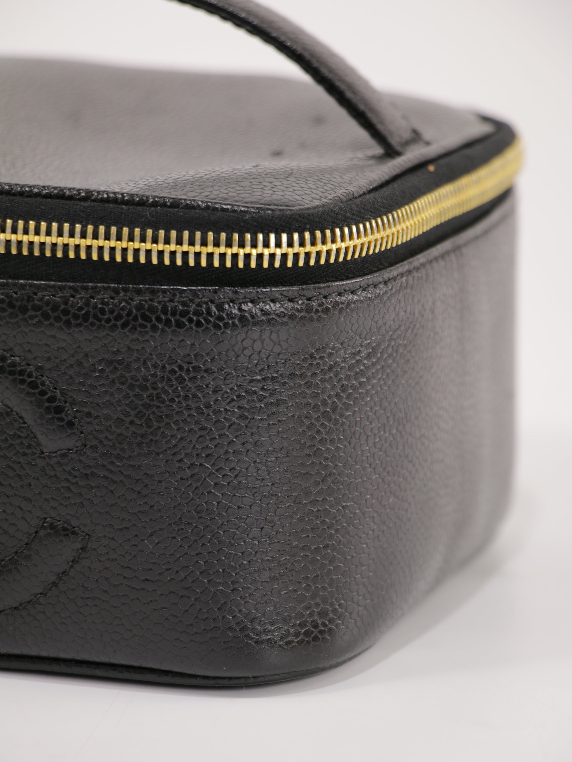 Cosmetic pouch