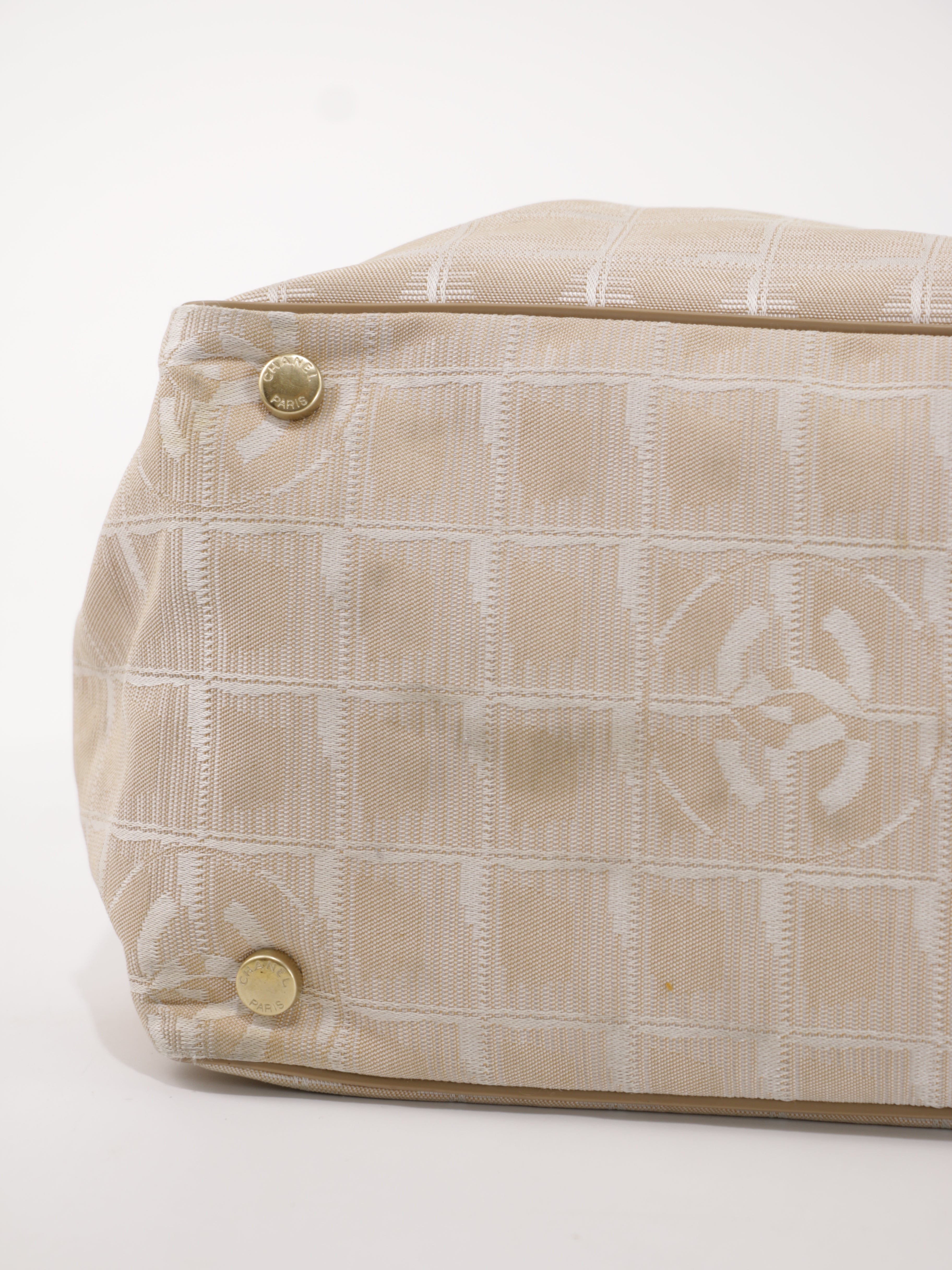 Medium New Travel Line Tote