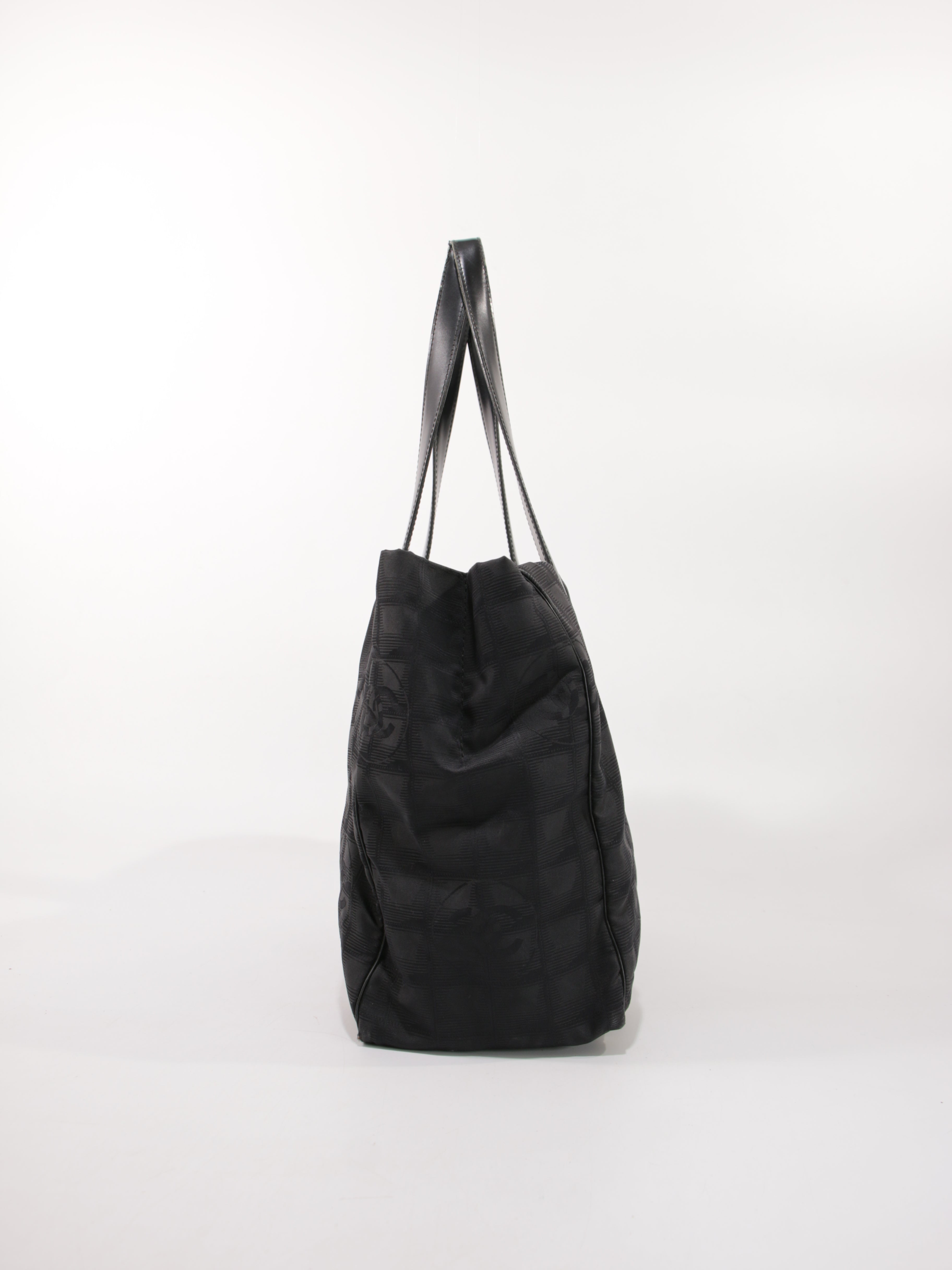 Medium New Travel Line Tote