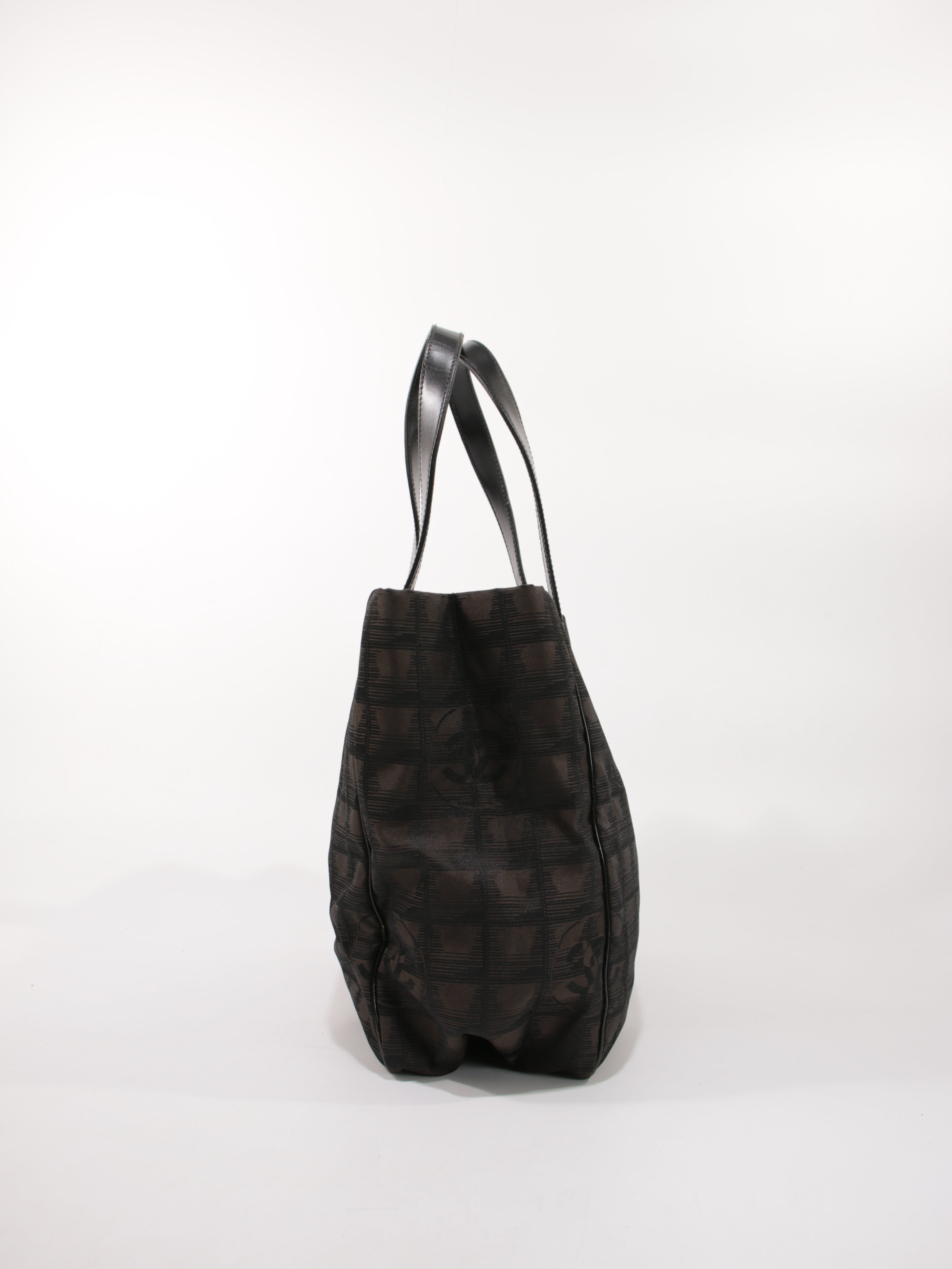 Medium New Travel Line Tote