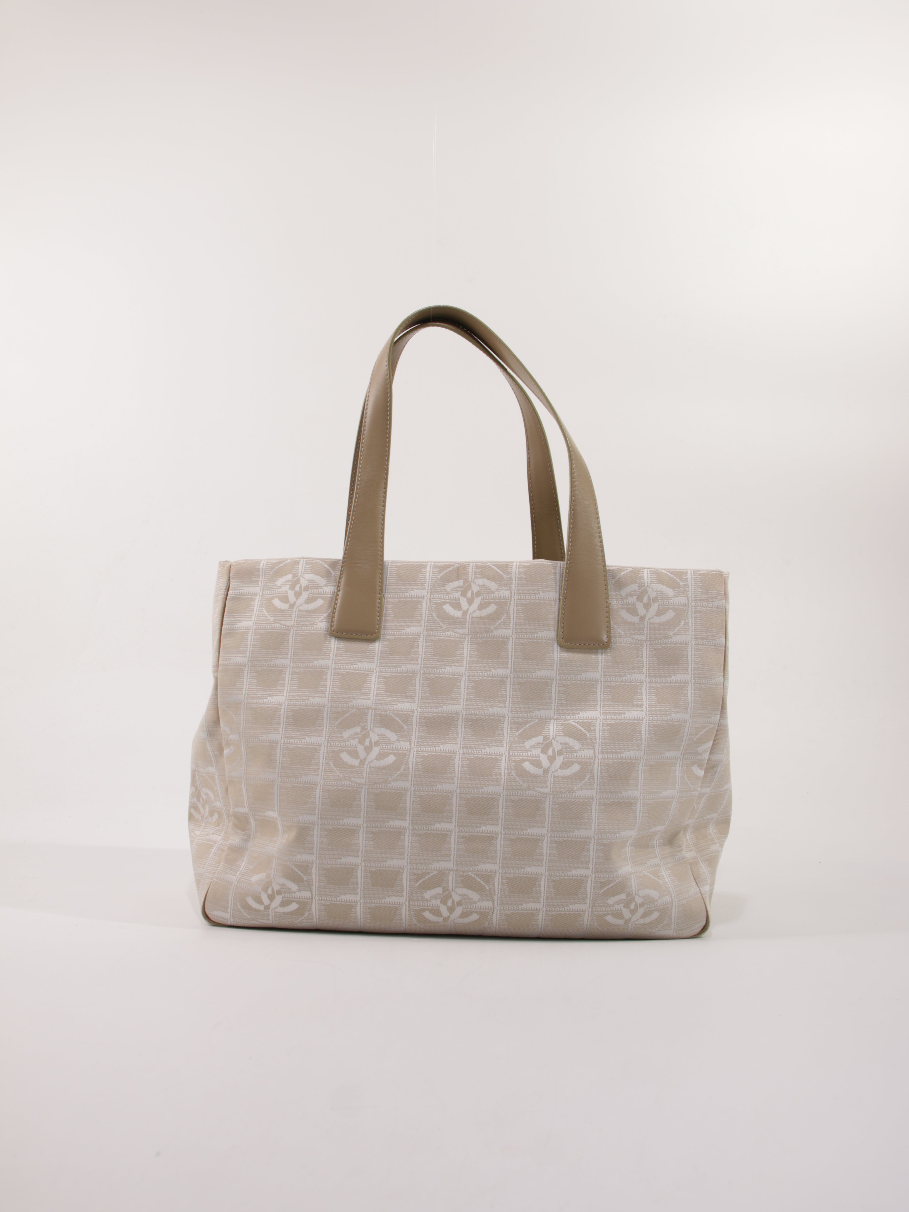 Medium New Travel Line Tote