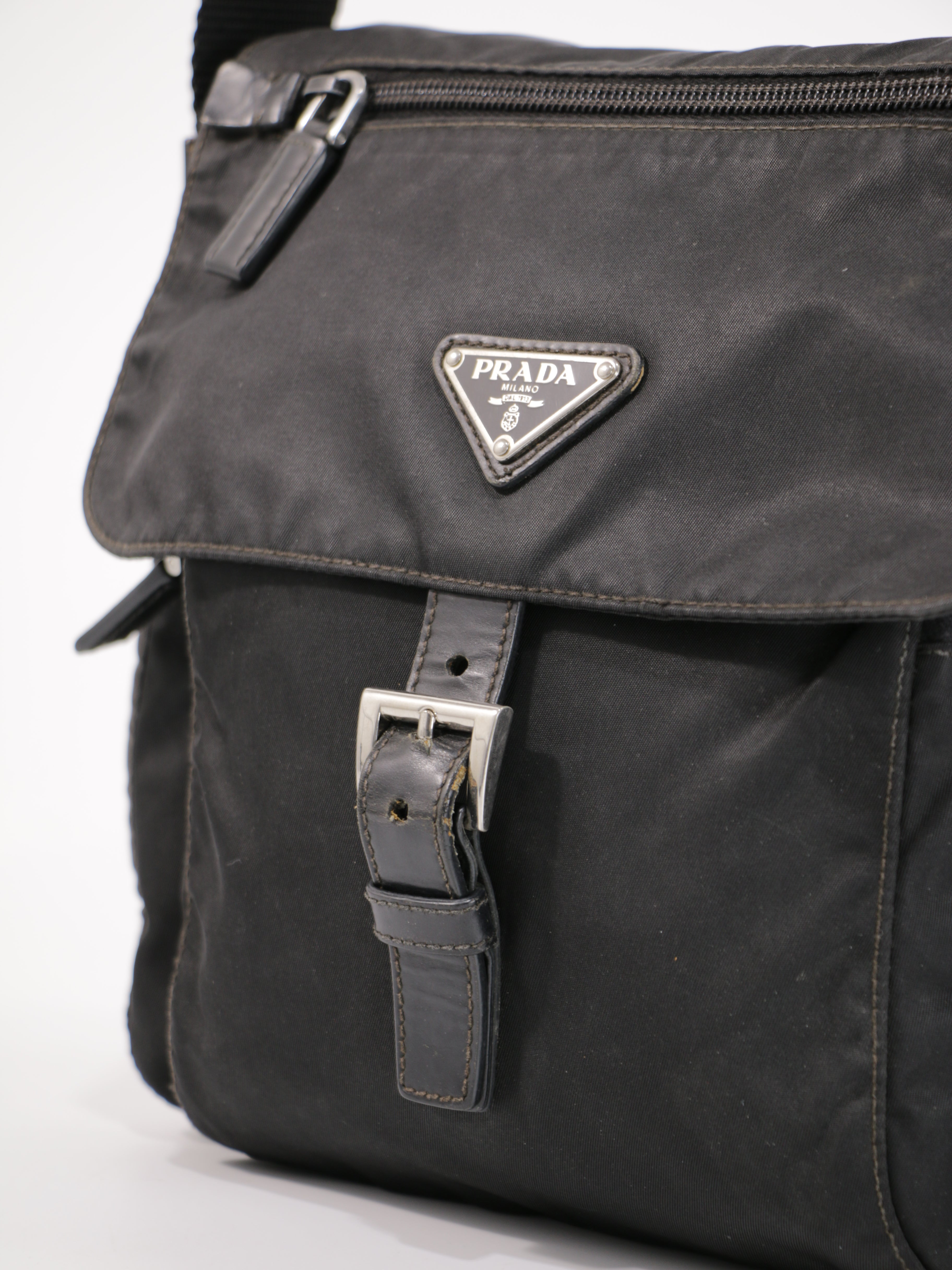 Single Buckle Messenger