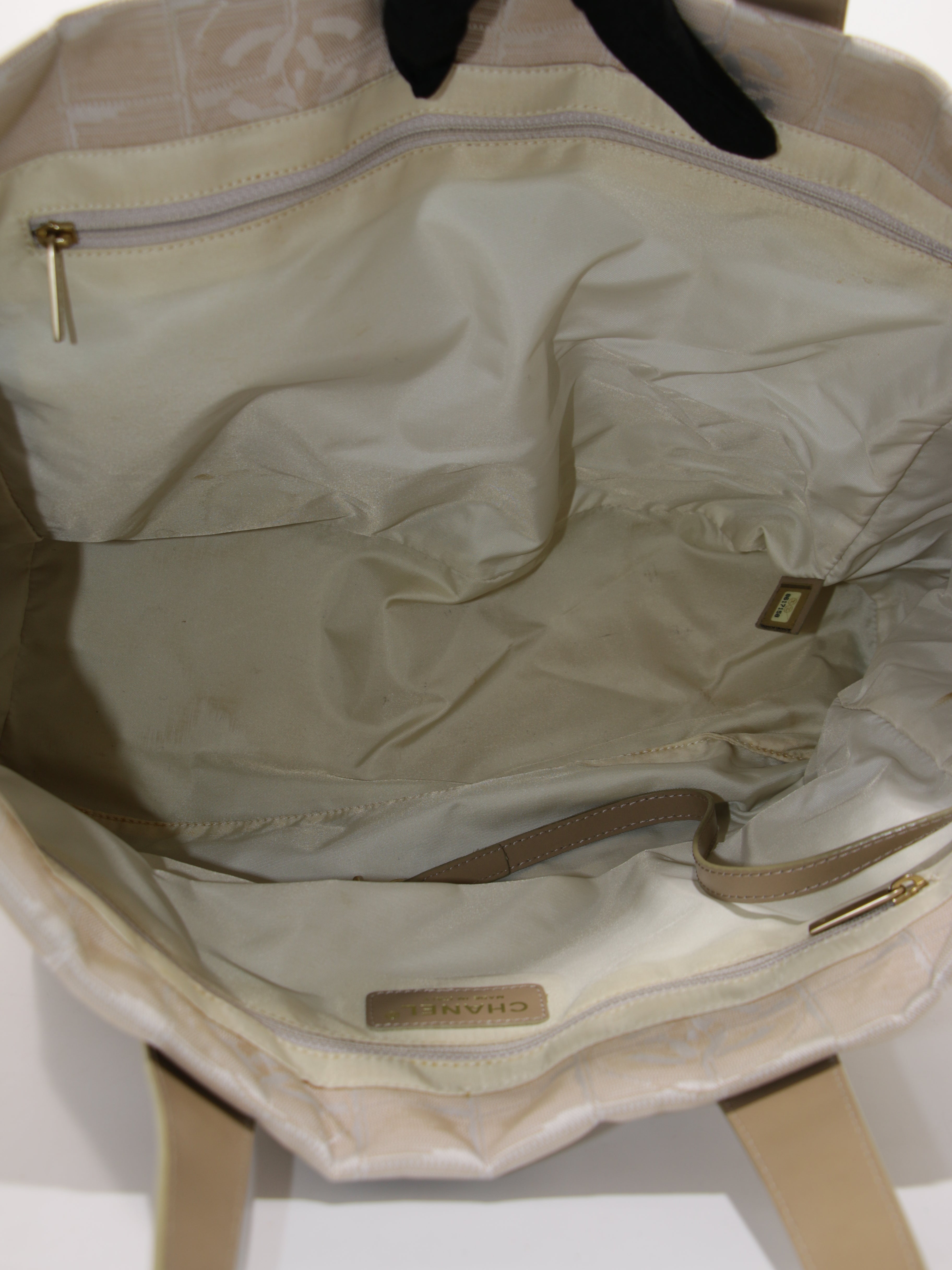 Medium New Travel Line Tote