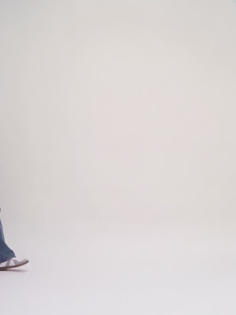Carica video: Balenciaga Small City White Leather